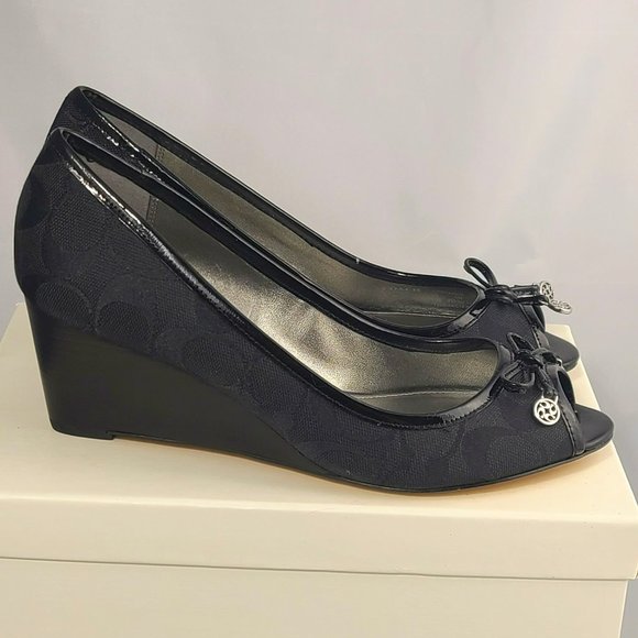 Coach Paola II Black Peep Toe Wedge Heels Pumps Womens Size 7.5 Bow C Pattern - Picture 1 of 10